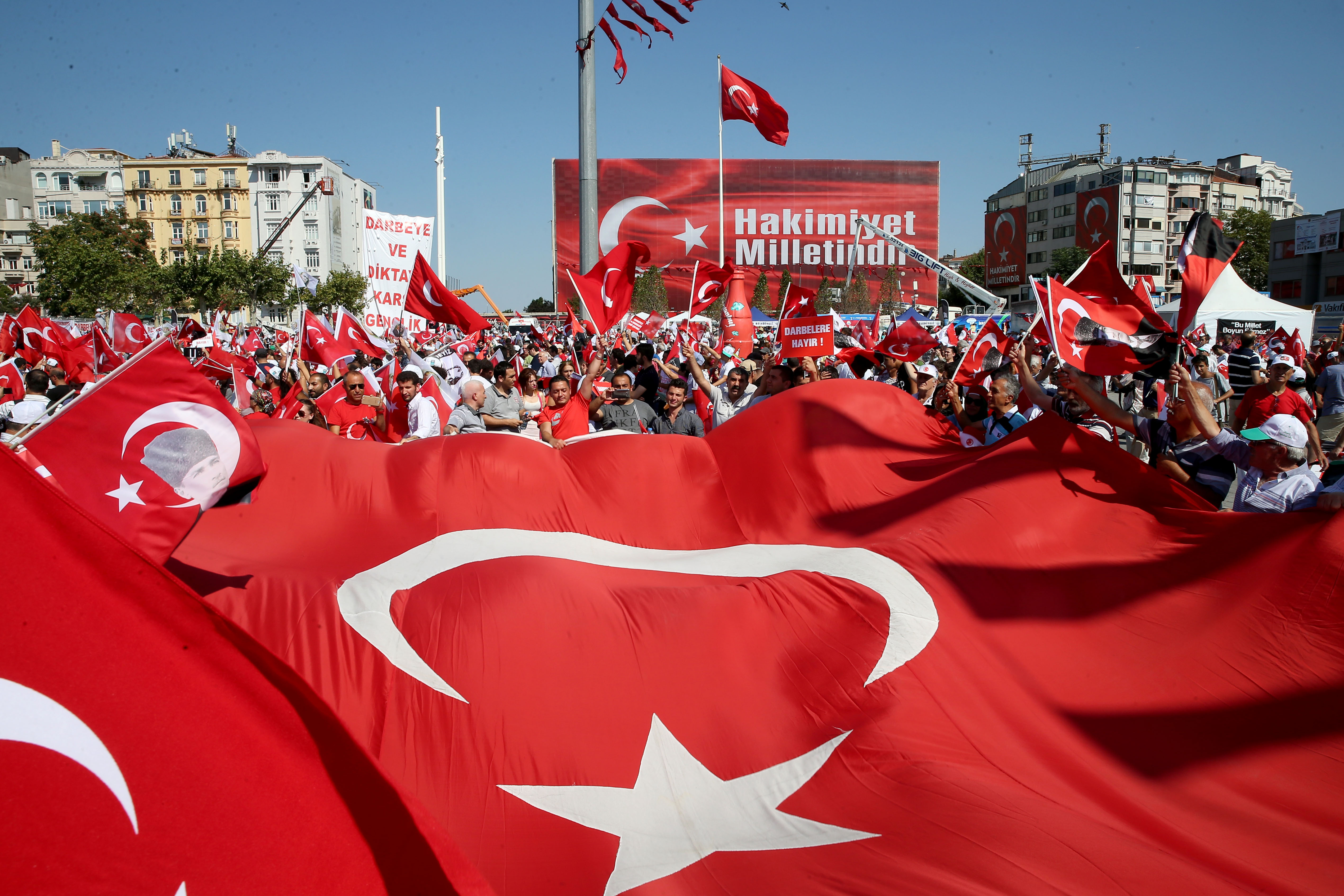 Taksimde Cumhuriyet ve Demokrasi Mitingi Taksimde Cumhuriyet ve Demokrasi Mitingi